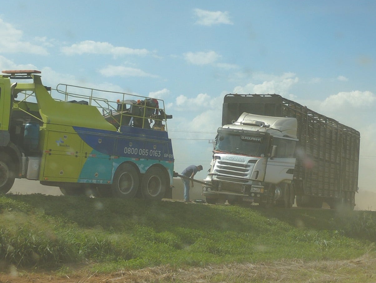 Acidente ocorreu no km 683 da rodovia; os dois motoristas não ficaram feridos e o tráfego foi normalizado às 14h50.