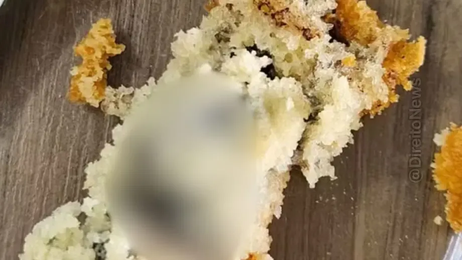 Cliente come bolo e encontra rato morto dentro do alimento; comerciante é presa em Porto Alegre