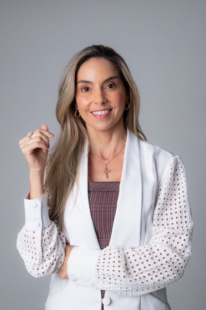 A endocrinologista Renata Bussuan, coordenadora de Endocrinologia da Afya, ressalta que as condutas médicas devem ser individualizadas, considerando as características e o histórico de cada paciente.