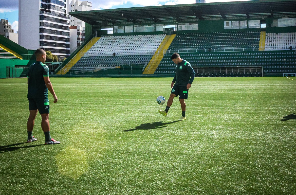 Bragantino x Chapecoense: onde assistir ao vivo, horário e escalações pelo Brasileirão. Imagem: João Pedro Zatta Grolli ACF
